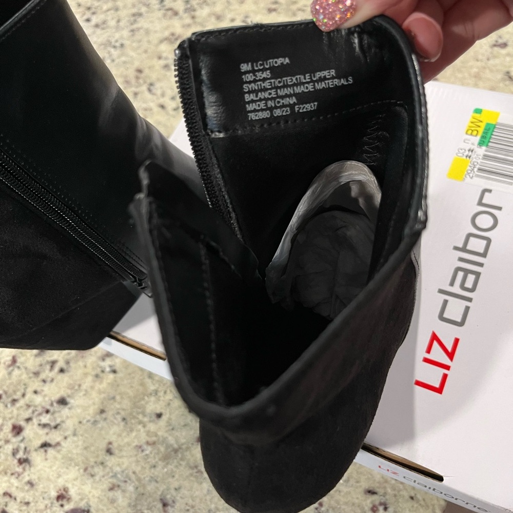 Liz Claiborne Womens Booties Size
9 - Picture 6 of 7